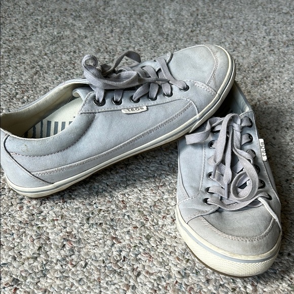 Taos Footwear Shoes - Taos Light Grey Lace-Up Sneakers Womens Size 9